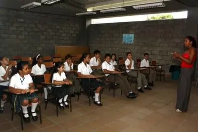 Gestión con el sector solidario favorece la educación pública