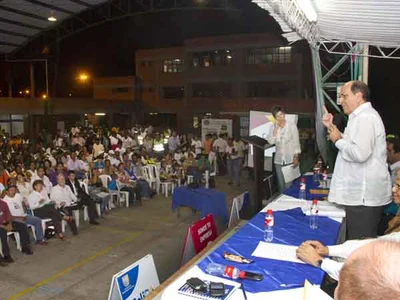 La Alcaldía escuchó a la Comuna 21: jóvenes, seguridad y legalización de predios, principales necesidades