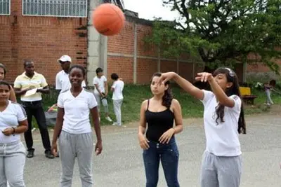 La importancia de la actividad física y la educación física para niños y niñas