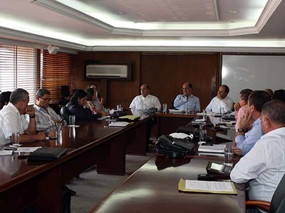 El Alcalde expone programa de las TIC en el modelo pedagógico estudiantil