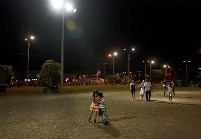 La Alcaldía inauguró iluminación de cuatro kilómetros en el oriente