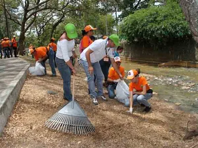 Caravana Ambiental recorrió el río Cali para descontaminarlo