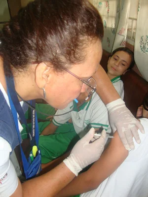 Mil niñas del centro caleño recibieron la vacuna contra el papiloma humano