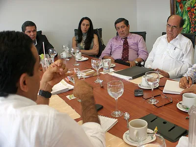 El Alcalde celebra interés del Gobierno en proceso de transición del transporte público