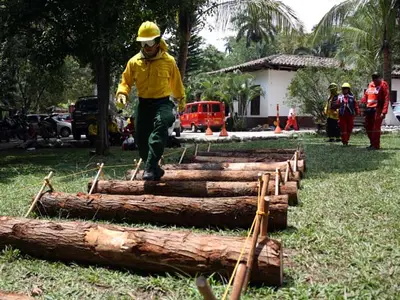 Bomberos de Colombia y del exterior midieron fuerzas y reacción en Cali