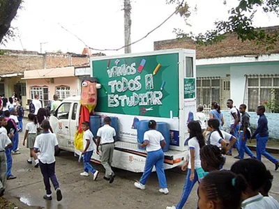Siguen las caminatas de puerta en puerta