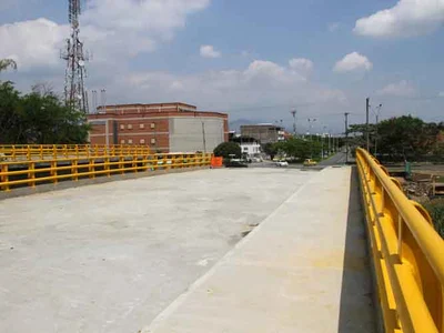 A paso firme avanzan obras para dar movilidad por la calle 16, en el sur caleño