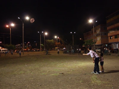 “Iluminación de parques y espacios públicos ha incidido en la reducción de homicidios en Cali”: Alcalde