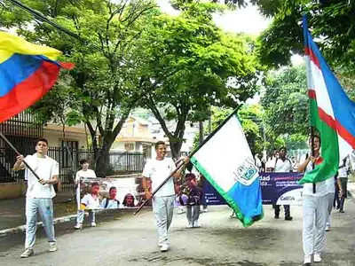 Secretaría de Educación recorrió barrios del nororiente caleño para ofrecer cupos escolares
