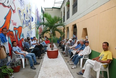 Habitantes de la calle se capacitan en oficios para reincorporarse a la vida laboral; este viernes recibirán certificados