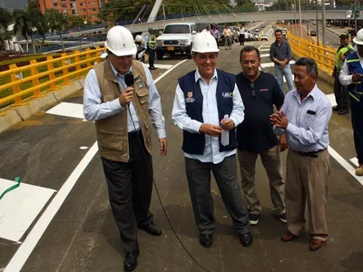 Alcalde inauguró el puente curvo de la Autopista Suroriental con carrera 70
