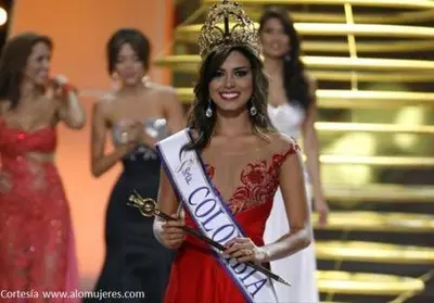 “Belleza, talento y esfuerzo, virtudes de la nueva reina de los colombianos”