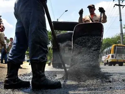 El sábado se abre paso en la carrera 80 entre calles 2 y 2B, en el sur de Cali
