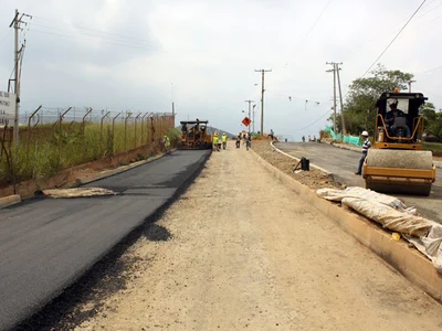 El sábado se abre paso en la carrera 80 entre calles 2 y 2B, en el sur de Cali
