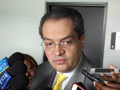 Ministro del Interior habla de fórmula para atraer inversión extranjera