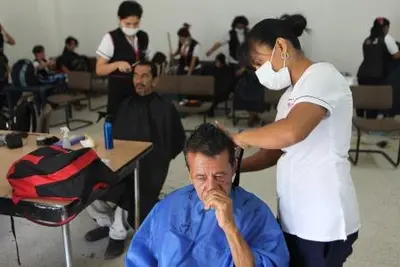 Jornada de atención en salud en el barrio La Isla, de la Comuna 4