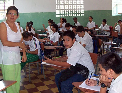 La Secretaría de Educación garantiza cupos a estudiantes oficiales en la Comuna 11