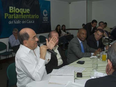 El Alcalde busca que congresistas le jalen a la educación oficial con las regalías