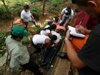 Habitantes de la Comuna 18 se capacitaron en prevención y apoyo de emergencias en zonas de alto riesgo