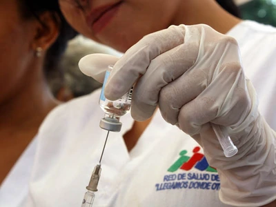 Siguen vacunaciones contra el papiloma humano a niñas de 9 años que cursan cuarto de primaria