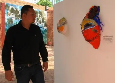 Madres cabezas de hogar aprenden a elaborar máscaras; taller con apoyo de la Secretaría de Cultura de Cali