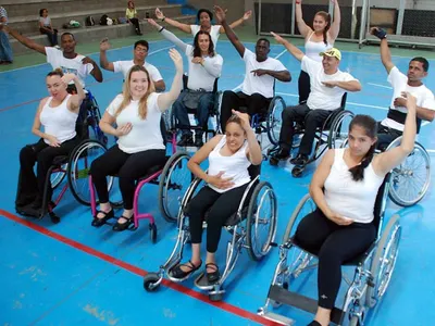 Bailarines de salsa en sillas de ruedas: programa de la Secretaría de Cultura y Turismo, de Cali