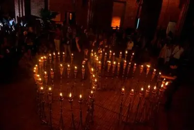 65 antorchas iluminaron la celebración por la fundación del IPC