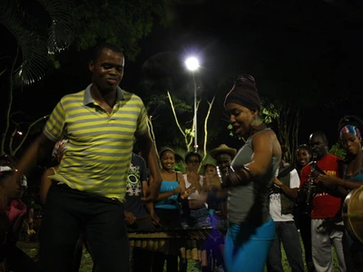 Habitantes de Ciudad Córboba ya se benefician con transformación de su parque con luz blanca