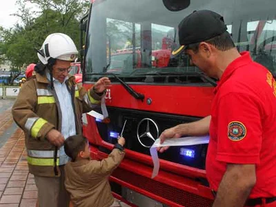 El Alcalde preside renovación tecnológica de los bomberos con 11 modernas máquinas