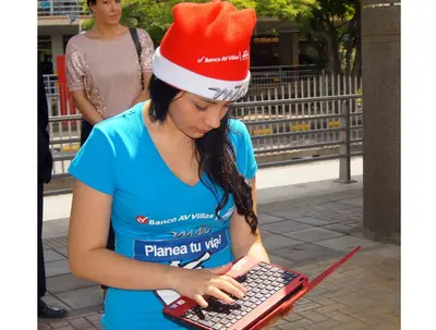 Adhesivos con información para desplazarse en el MIO en Navidad