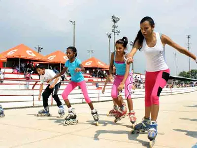 Pequeños talentos del oriente se divirtieron patinando en un festival de comunas