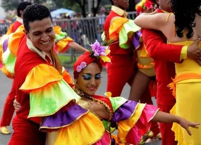 Con Cali Pachanguero, gran apertura de la Feria: los caleños celebran a ritmo de salsa