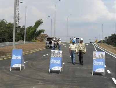 La Alcaldía abrió paso de calzada en puente de la carrera 80