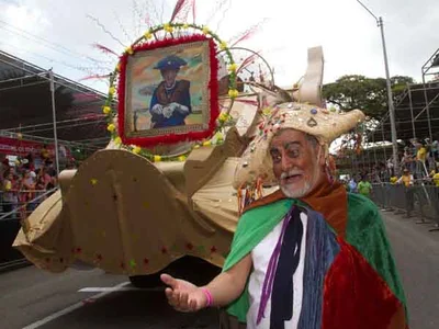 Una ópera urbana de carrozas, bailarines e idiosincrasia caleña a lo largo de  1,5 kilómetros