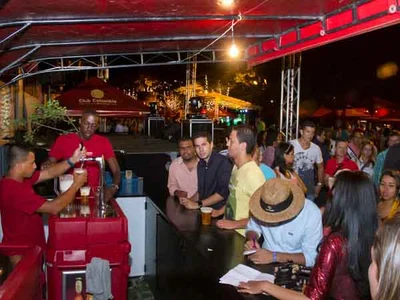 Disfrute las tascas, al ritmo de salsa y son cubano