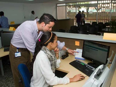 La Administración quiere cerrar la brecha digital y acercar a los caleños a las nuevas tecnologías