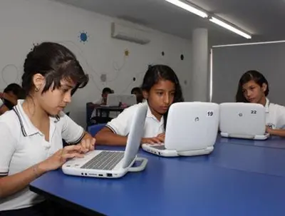 Recursos de las regalías para transformar la educación pública con herramientas tecnológicas