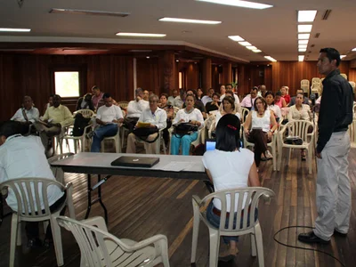 2.000 jóvenes y adultos en Cali, aprenderán este año a leer y a escribir sin costo