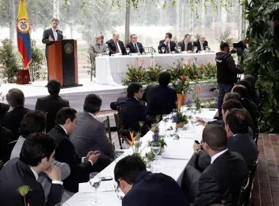 Cali firmó pacto ante el presidente Santos por el respeto de las libertades de prensa y expresión