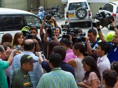 Transporte para periodistas durante recorrido por obras que serán entregadas este lunes