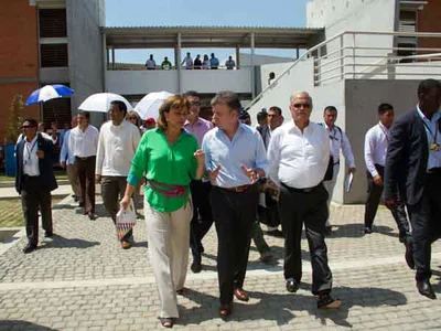 La institución educativa Isaías Duarte Cancino impresionó al presidente Santos