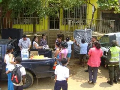Damnificados por inundación en La Buitrera cuentan con ayudas humanitarias