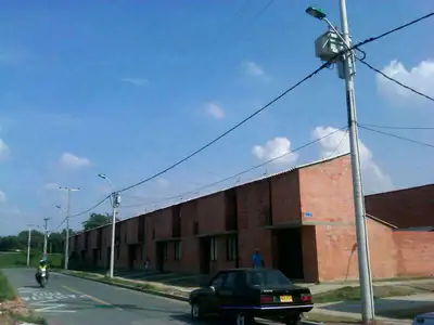 Barrio Taller se llena de iluminación con la instalación de 32 luminarias en seis manzanas