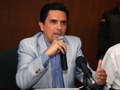 “La Alcaldía debe cumplir procedimientos legales por la sobretasa bomberil”