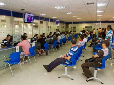 Ciudadanos acudieron este sábado a pagar sus impuestos, pensando en el desarrollo de Cali