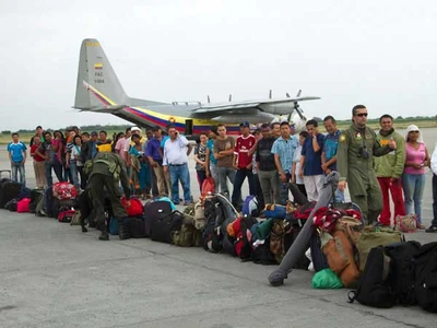Viajeros regresan a sus hogares por gestión de la Alcaldía con la Fuerza Aérea Colombiana