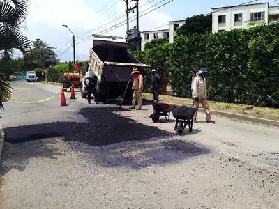 Metro Cali y la Alcaldía trabajan en el mantenimiento vial de seis comunas