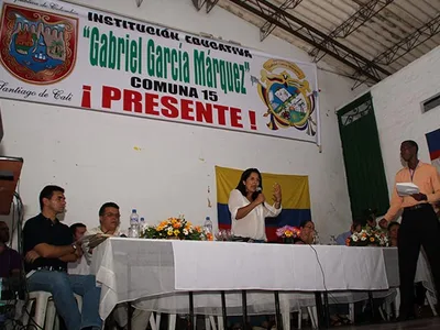 En un cabildo, la Alcaldía escuchó a la Comuna 15; programas para jóvenes y mejores condiciones de salud, entre los planteamientos