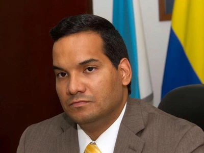 El secretario de Educación de Cali culmina su maestría con tesis laureada