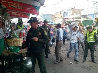 Operativo de recuperación de espacio público en la galería Santa Elena